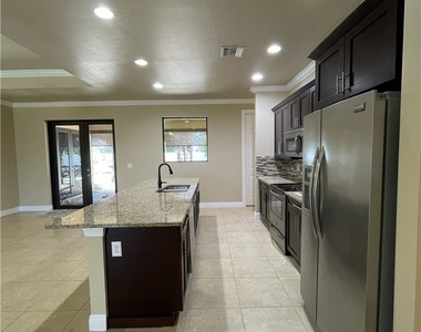 511 Sw 7th Place - Photo Thumbnail 5