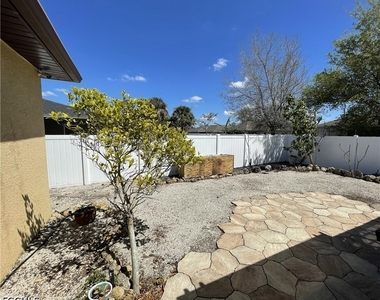 511 Sw 7th Place - Photo Thumbnail 11