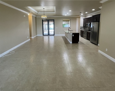 511 Sw 7th Place - Photo Thumbnail 1