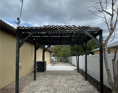 511 Sw 7th Place - Photo Thumbnail 16