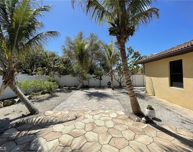 511 Sw 7th Place - Photo Thumbnail 13