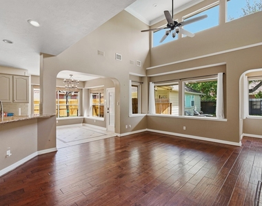 815 Chisel Point Drive - Photo Thumbnail 7
