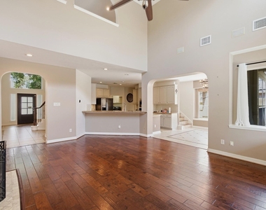 815 Chisel Point Drive - Photo Thumbnail 8