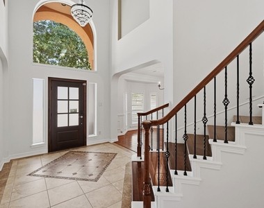 815 Chisel Point Drive - Photo Thumbnail 4