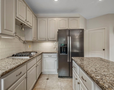 815 Chisel Point Drive - Photo Thumbnail 11