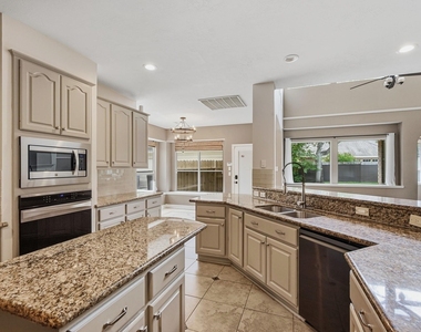 815 Chisel Point Drive - Photo Thumbnail 10