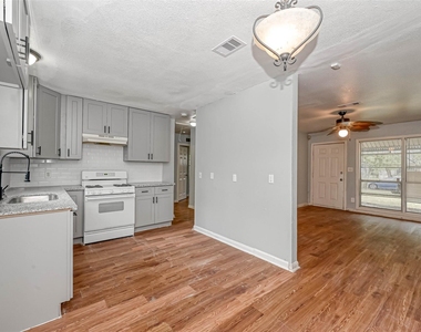 5707 Lakefield Drive - Photo Thumbnail 4
