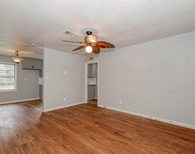 5707 Lakefield Drive - Photo Thumbnail 3