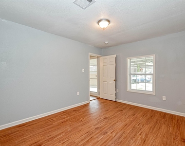 5707 Lakefield Drive - Photo Thumbnail 9