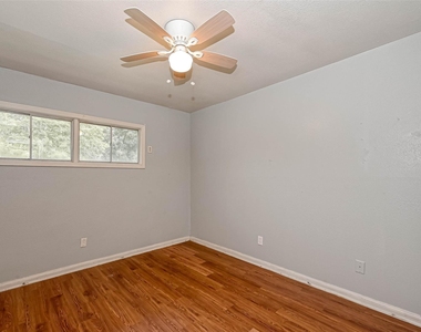 5707 Lakefield Drive - Photo Thumbnail 5