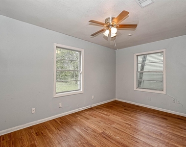 5707 Lakefield Drive - Photo Thumbnail 11