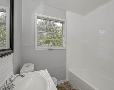 5707 Lakefield Drive - Photo Thumbnail 7