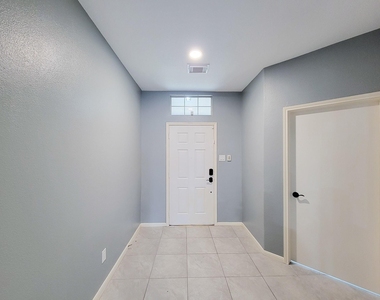 1206 Hemple Drive - Photo Thumbnail 3