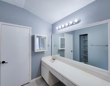 1206 Hemple Drive - Photo Thumbnail 32
