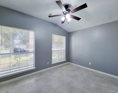 1206 Hemple Drive - Photo Thumbnail 4
