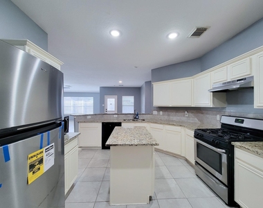 1206 Hemple Drive - Photo Thumbnail 5
