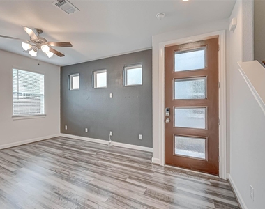 9905 Brickhouse Drive - Photo Thumbnail 2
