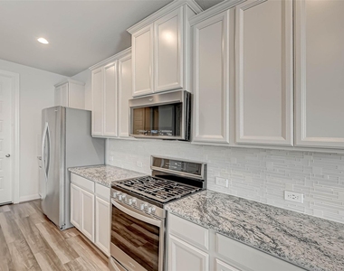 9905 Brickhouse Drive - Photo Thumbnail 6
