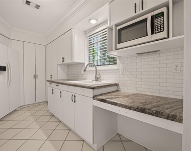 1215 Mosher Lane - Photo Thumbnail 7