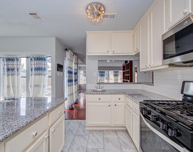 6823 Puerta Vista Lane - Photo Thumbnail 22