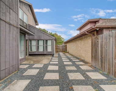 6823 Puerta Vista Lane - Photo Thumbnail 43