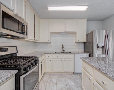 6823 Puerta Vista Lane - Photo Thumbnail 23