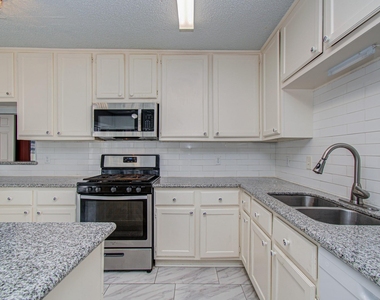 6823 Puerta Vista Lane - Photo Thumbnail 20