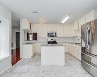 6823 Puerta Vista Lane - Photo Thumbnail 18