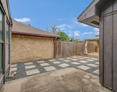 6823 Puerta Vista Lane - Photo Thumbnail 40