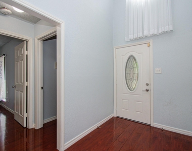 6823 Puerta Vista Lane - Photo Thumbnail 4