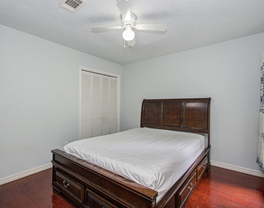 6823 Puerta Vista Lane - Photo Thumbnail 7
