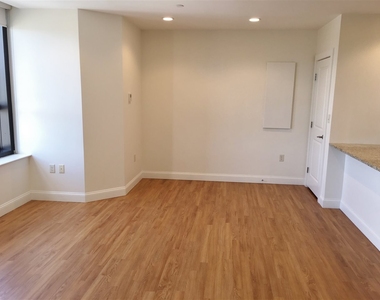 875 Elm - Photo Thumbnail 24