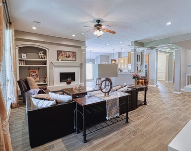 2123 Meadow Park Circle - Photo Thumbnail 8