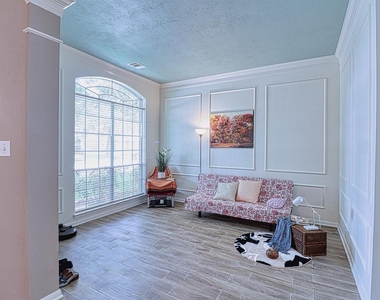 2123 Meadow Park Circle - Photo Thumbnail 4