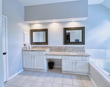 2123 Meadow Park Circle - Photo Thumbnail 17