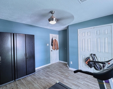 2123 Meadow Park Circle - Photo Thumbnail 22