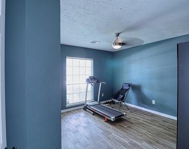2123 Meadow Park Circle - Photo Thumbnail 21
