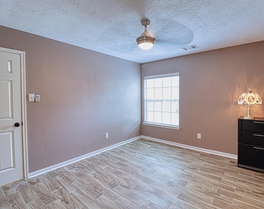 2123 Meadow Park Circle - Photo Thumbnail 23