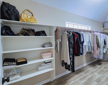 2123 Meadow Park Circle - Photo Thumbnail 18