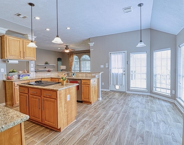 2123 Meadow Park Circle - Photo Thumbnail 12