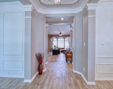 2123 Meadow Park Circle - Photo Thumbnail 3