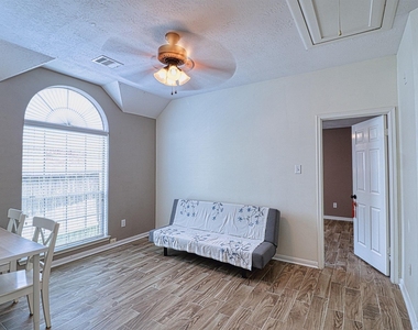 2123 Meadow Park Circle - Photo Thumbnail 20