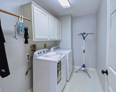 2123 Meadow Park Circle - Photo Thumbnail 26