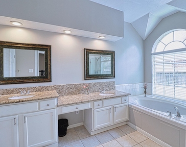 2123 Meadow Park Circle - Photo Thumbnail 16