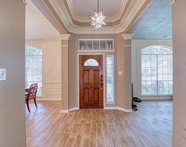 2123 Meadow Park Circle - Photo Thumbnail 2