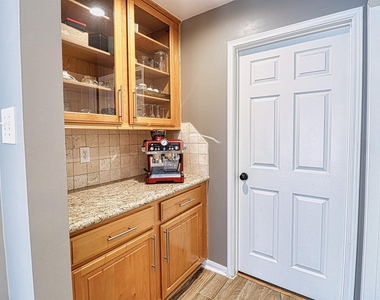 2123 Meadow Park Circle - Photo Thumbnail 13