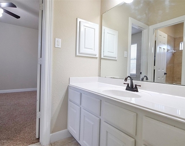 8303 Crescent Knolls Dr Drive - Photo Thumbnail 35