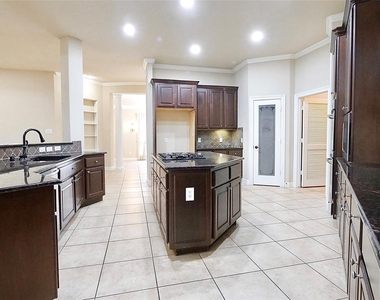 8303 Crescent Knolls Dr Drive - Photo Thumbnail 19