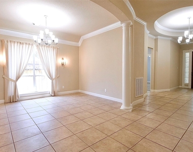 8303 Crescent Knolls Dr Drive - Photo Thumbnail 16