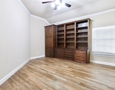 8303 Crescent Knolls Dr Drive - Photo Thumbnail 13